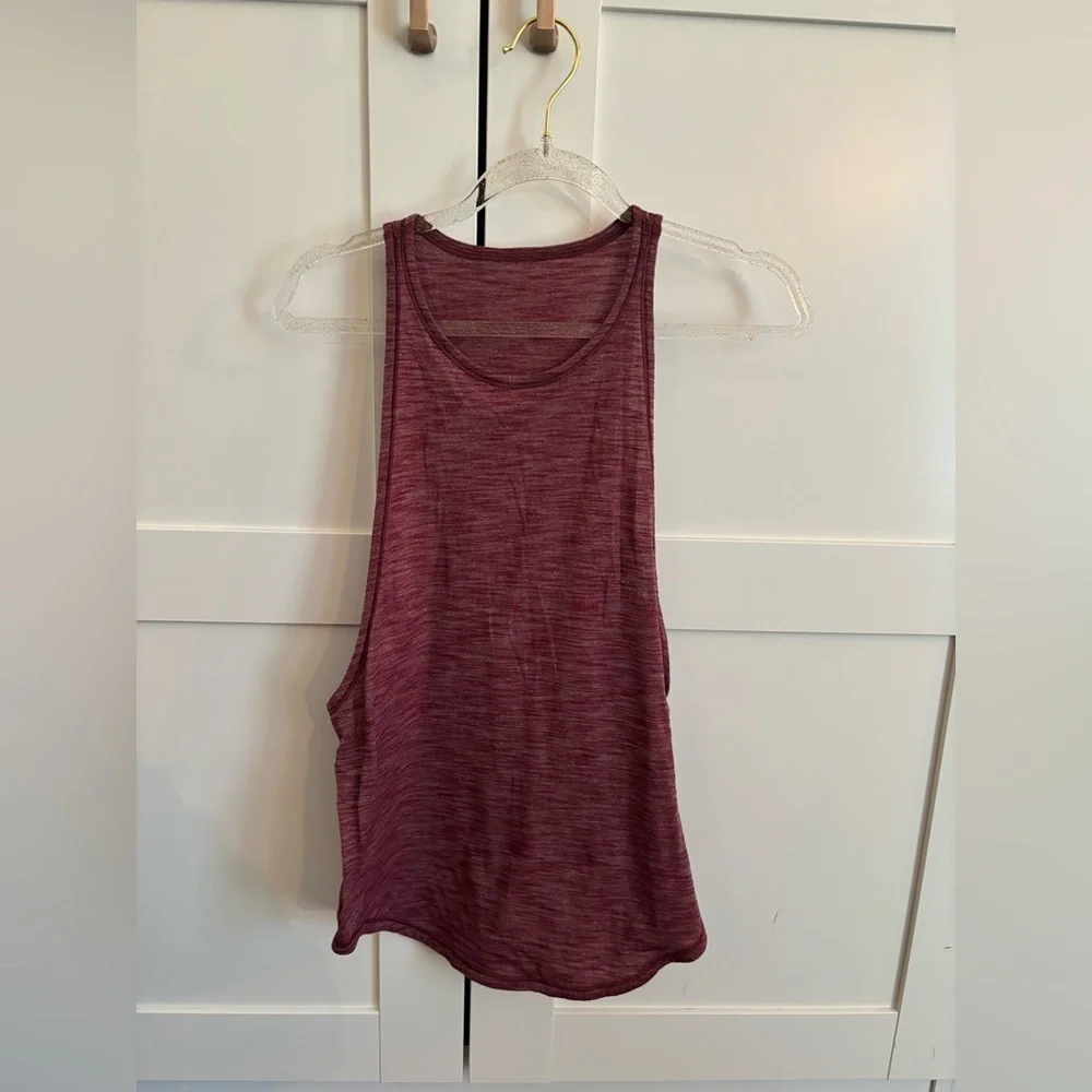 Lululemon tank top Sleeveless Burgundy size small 4-6 approx no tag